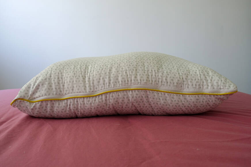 brightr stella hybrid pillow with three layers